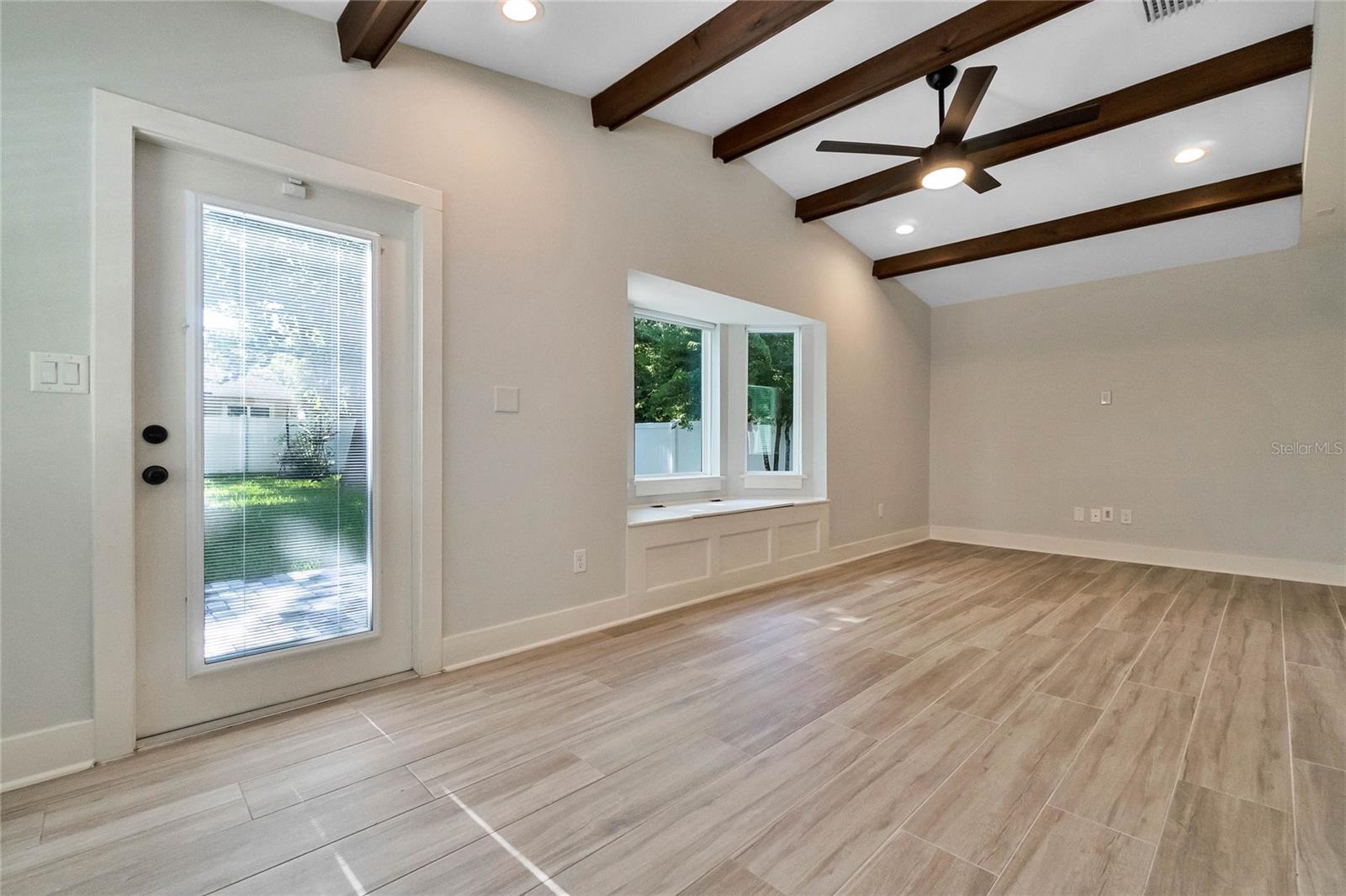 FRIES WINTER GARDEN - Residential