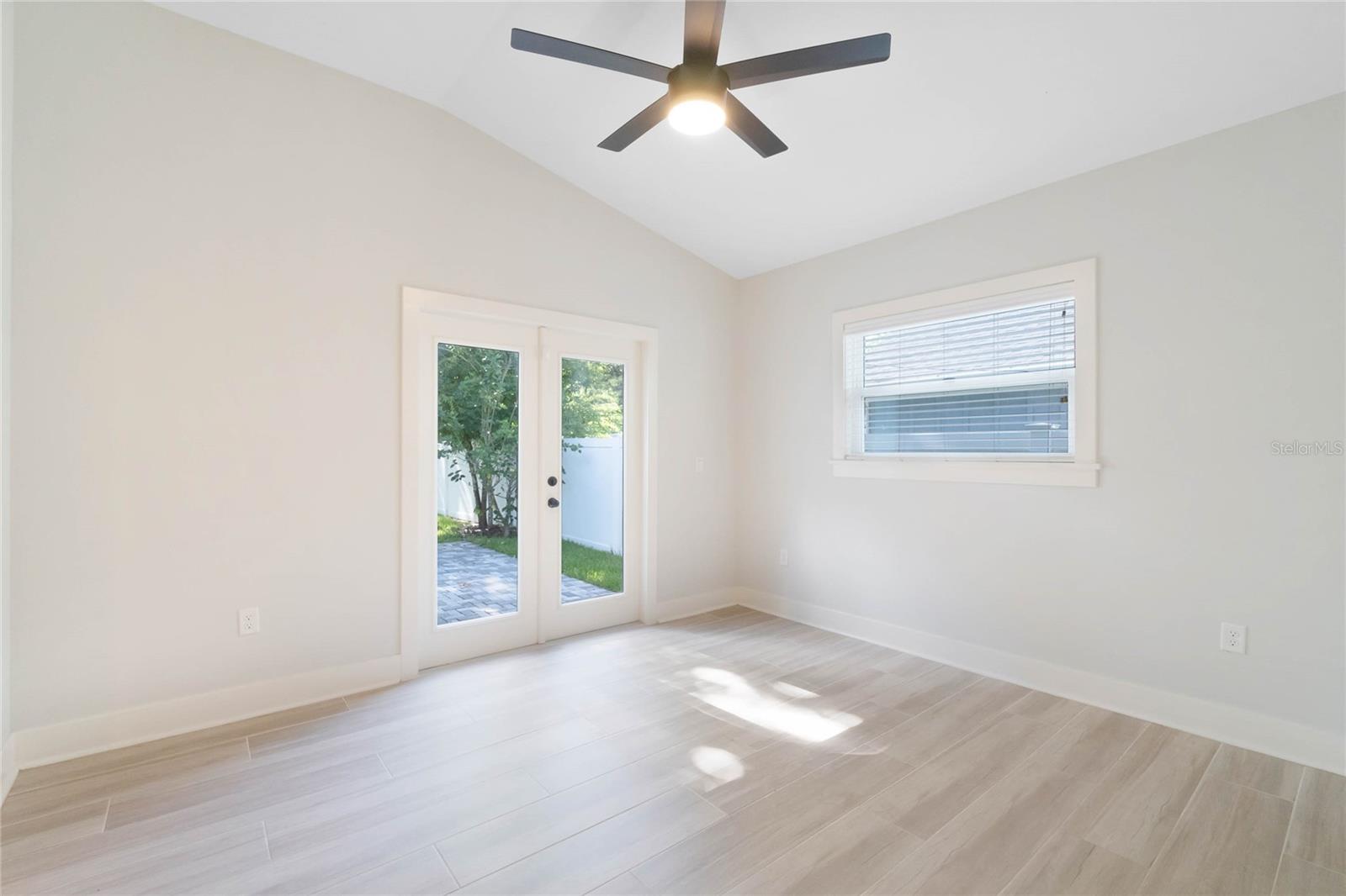 FRIES WINTER GARDEN - Residential