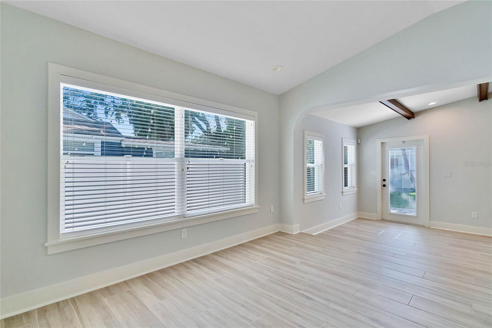 FRIES WINTER GARDEN - Residential