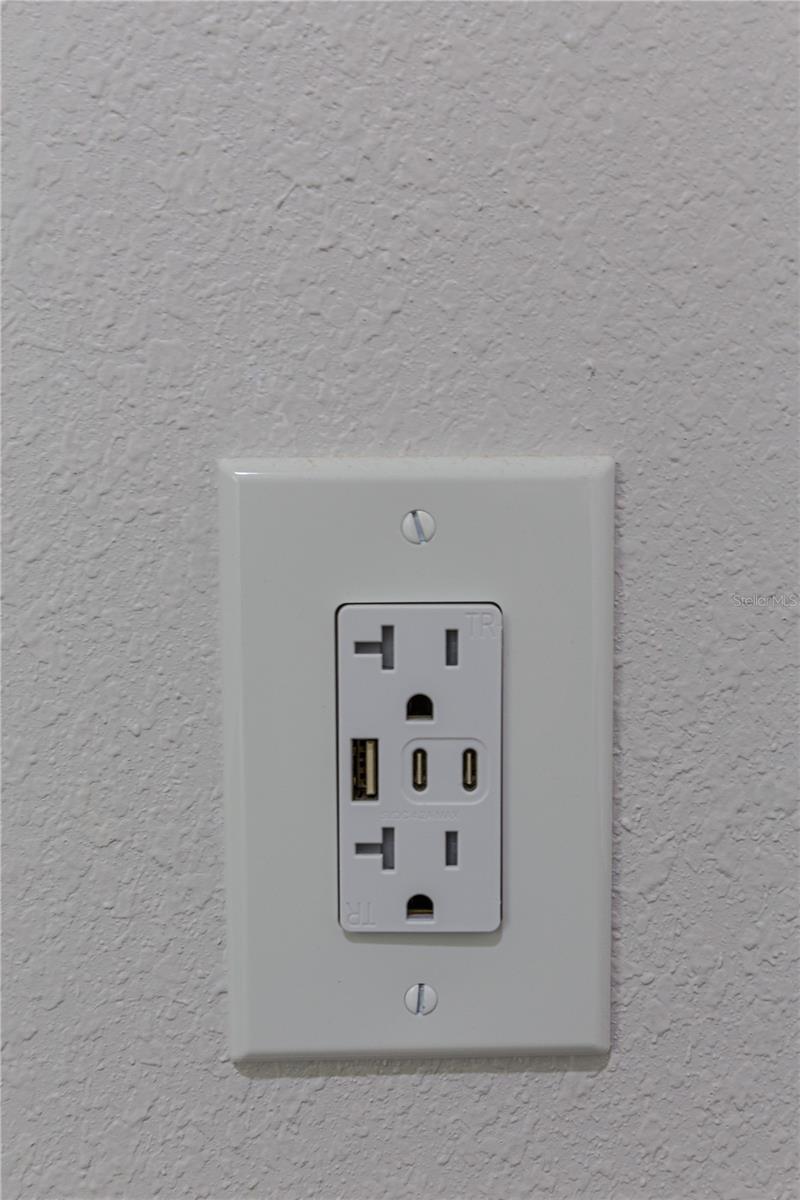 ROLLING HILLS UN ONE - Residential Lease