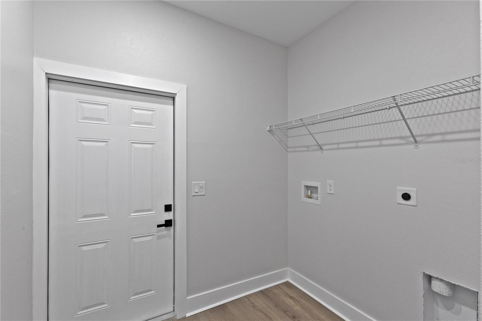 ROLLING HILLS UN ONE - Residential Lease