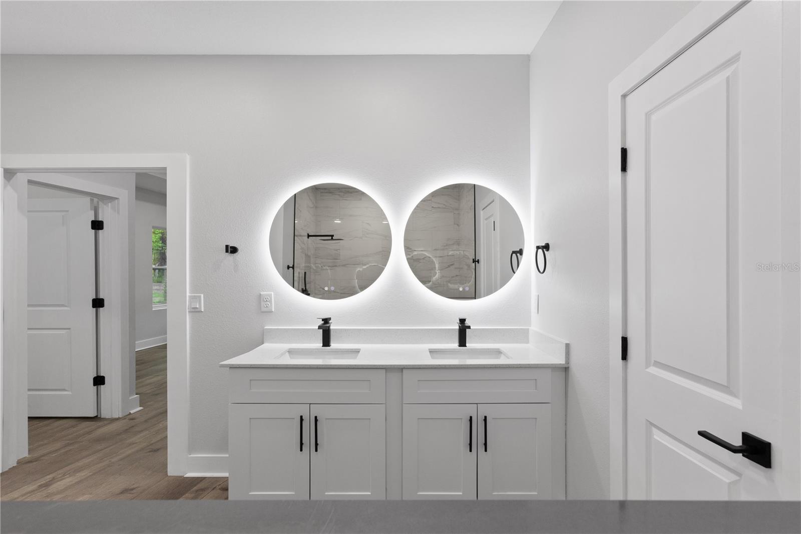 ROLLING HILLS UN ONE - Residential Lease