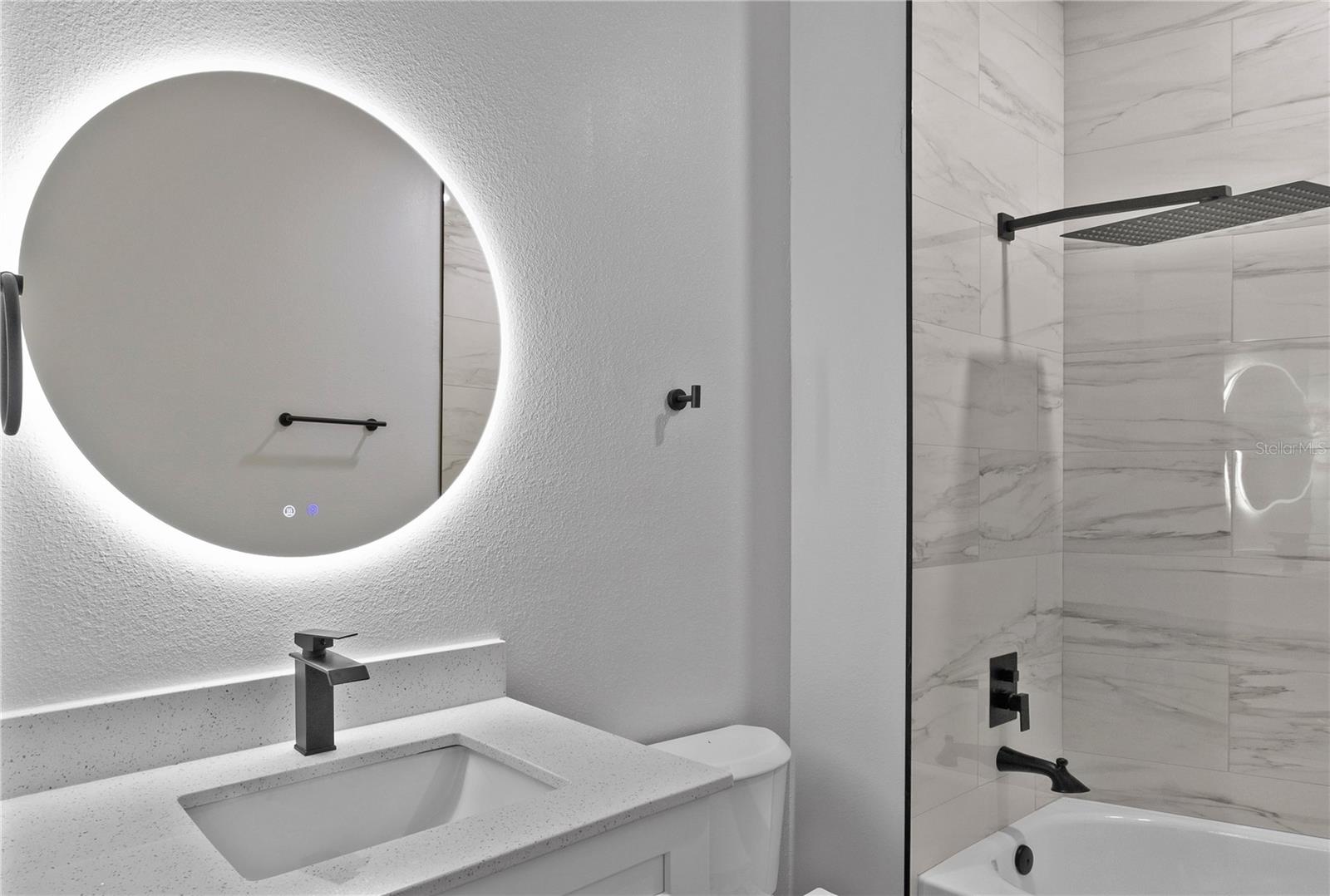 ROLLING HILLS UN ONE - Residential Lease