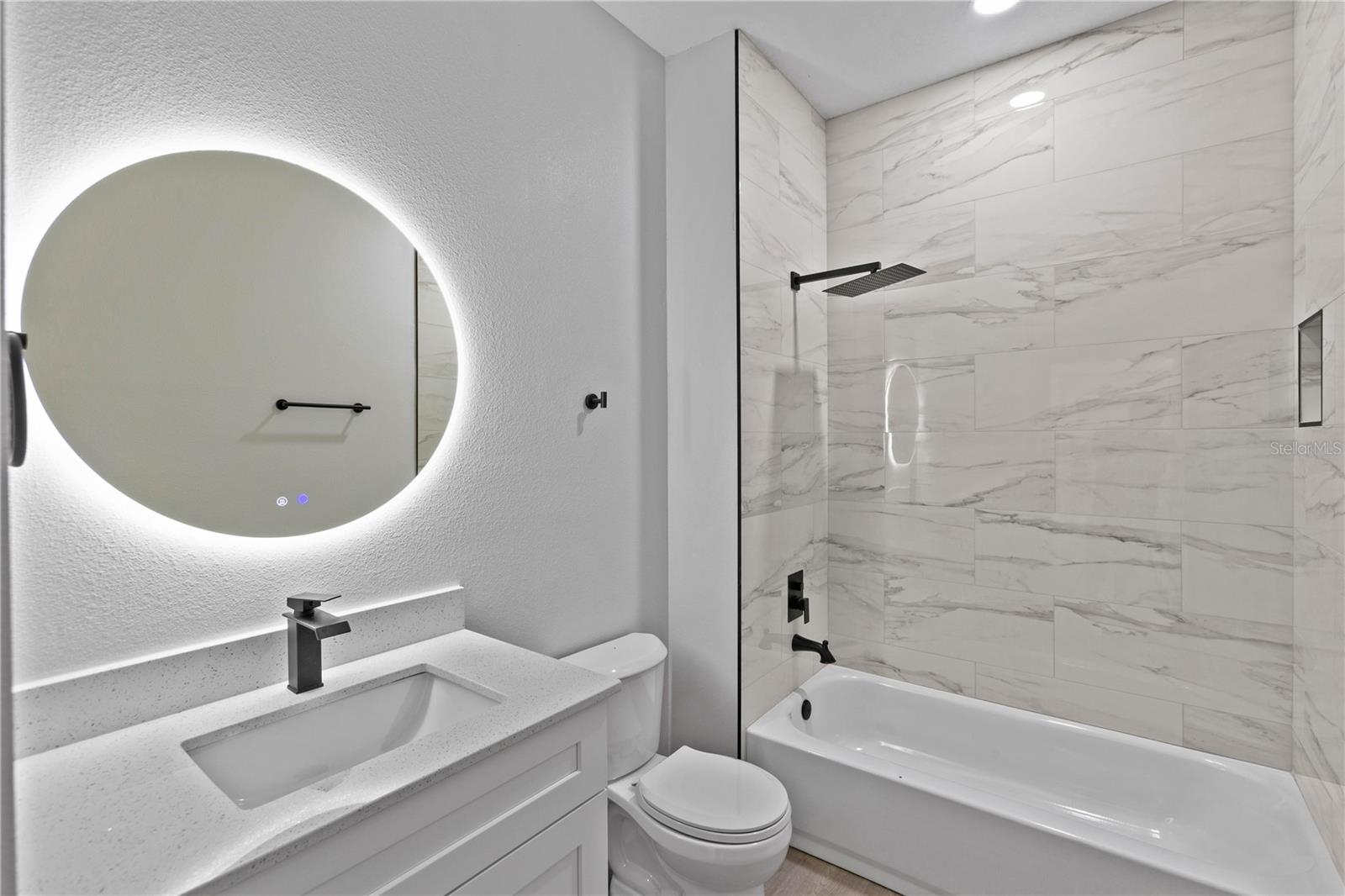 ROLLING HILLS UN ONE - Residential Lease