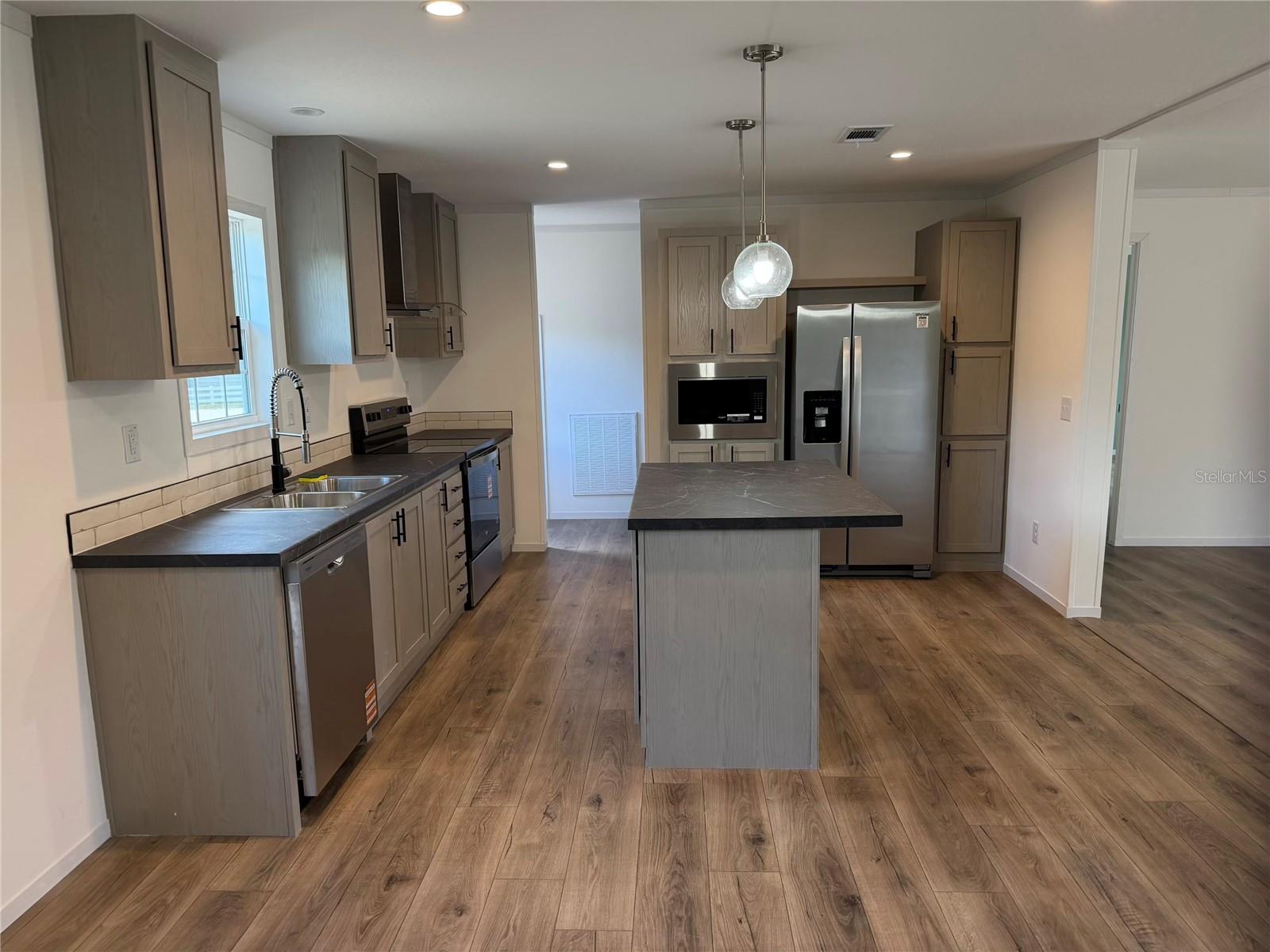 UNIVERSITY OAKS - Residential