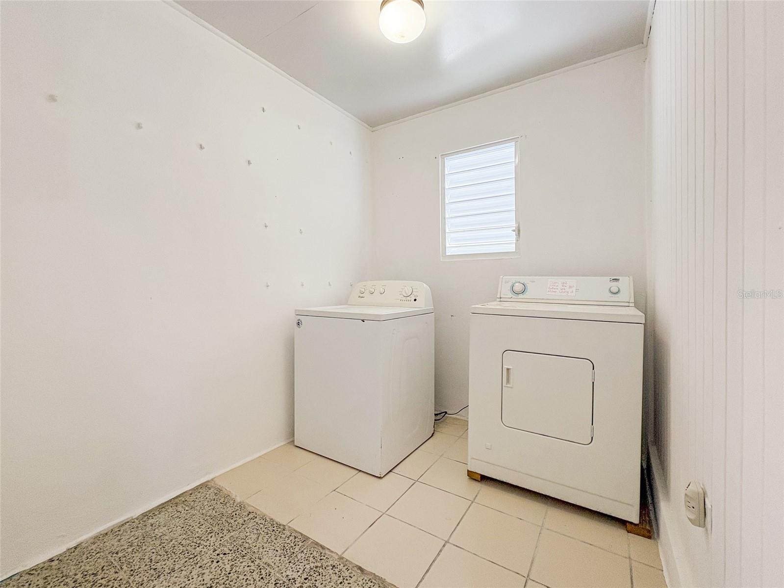 LAS MONJAS - Residential Lease