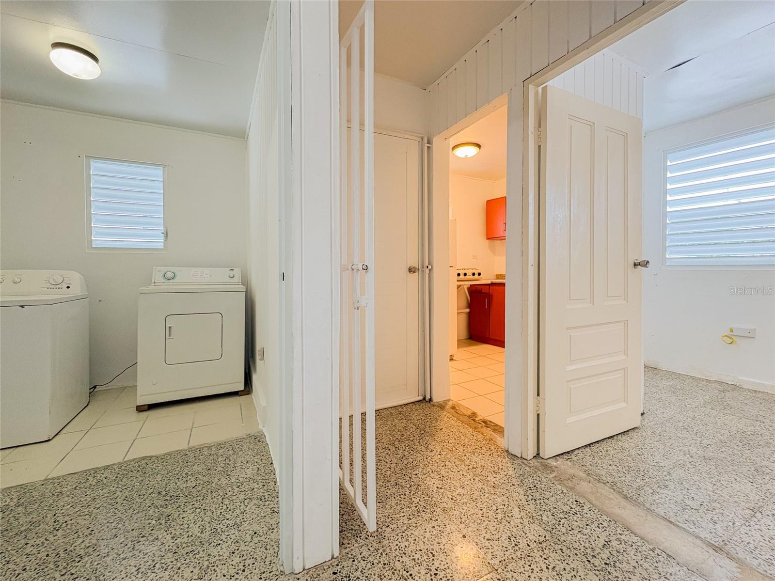 LAS MONJAS - Residential Lease