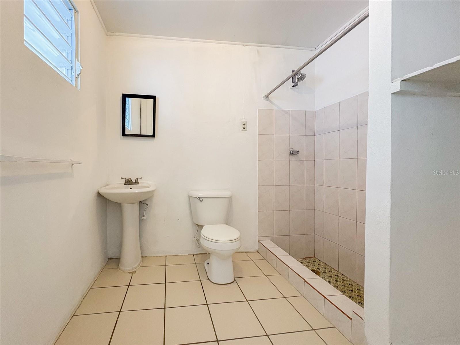 LAS MONJAS - Residential Lease