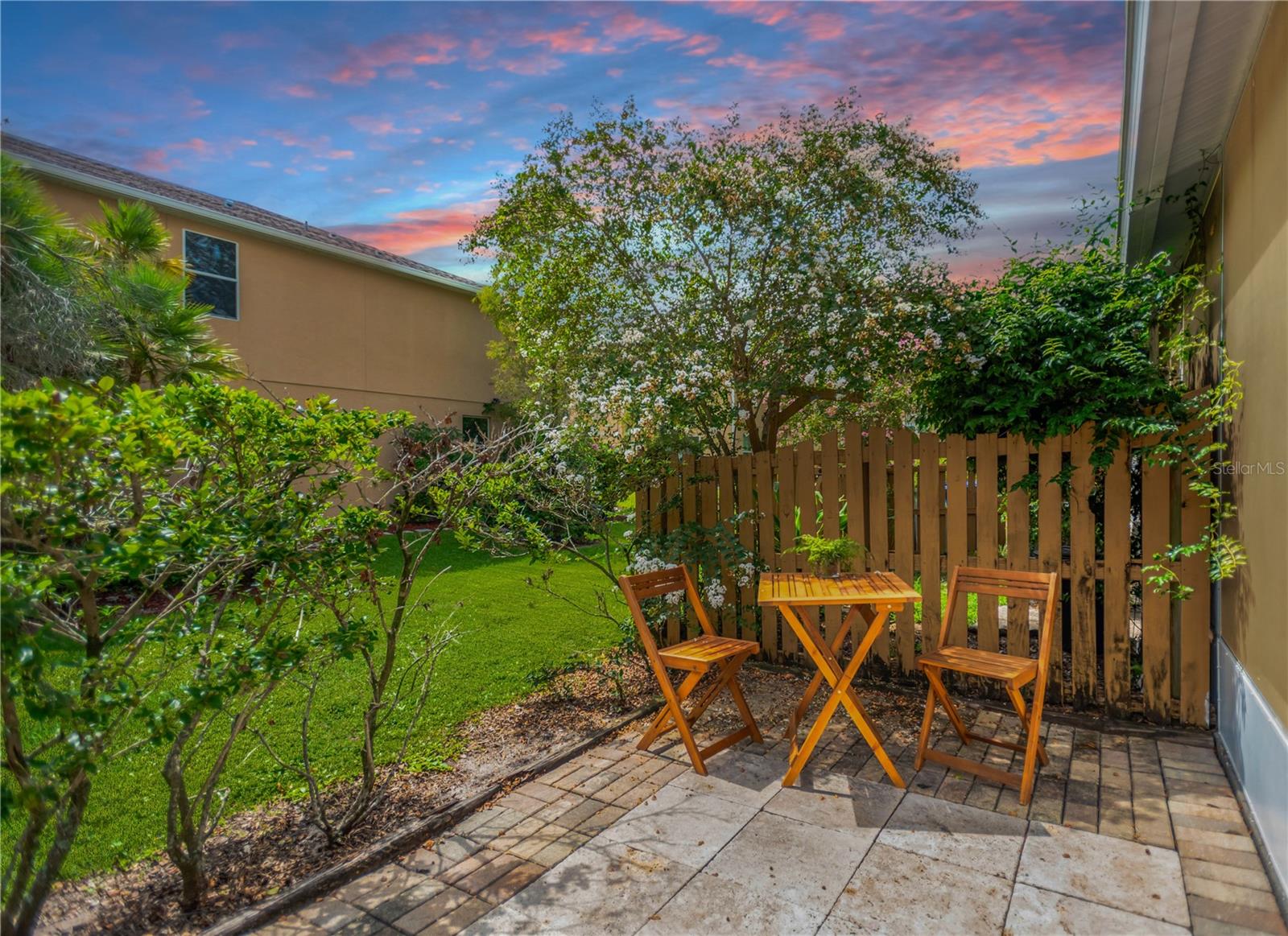KINGSS COURT TWNHMS - Residential