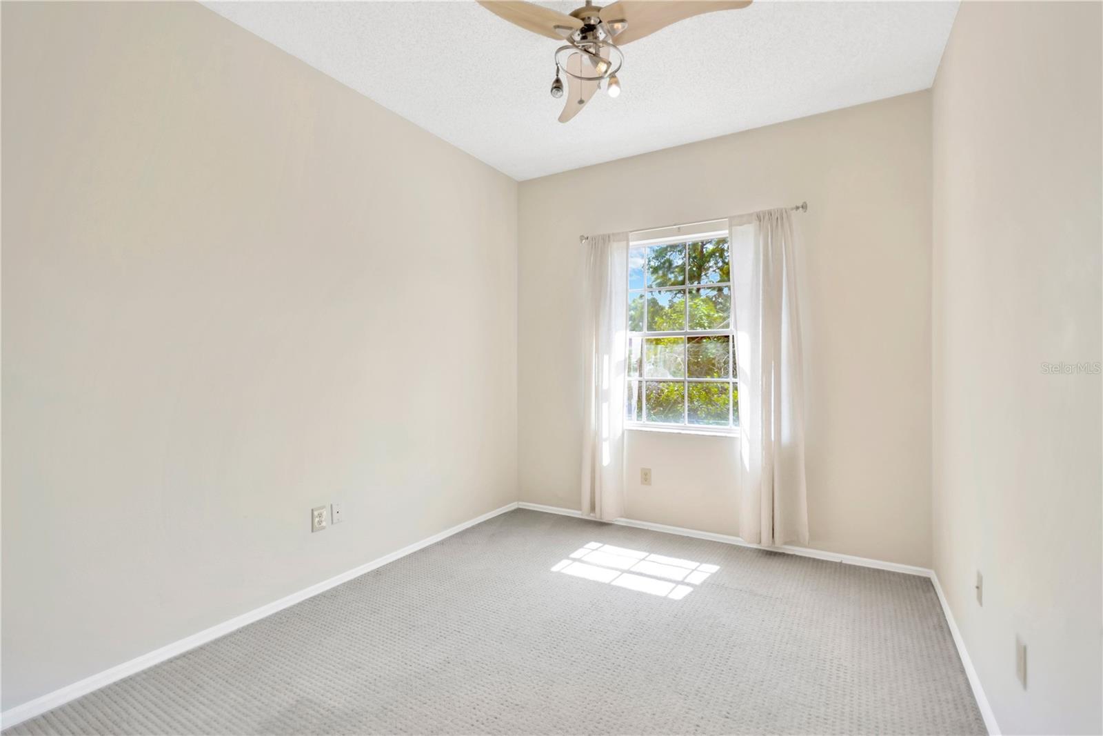 KINGSS COURT TWNHMS - Residential