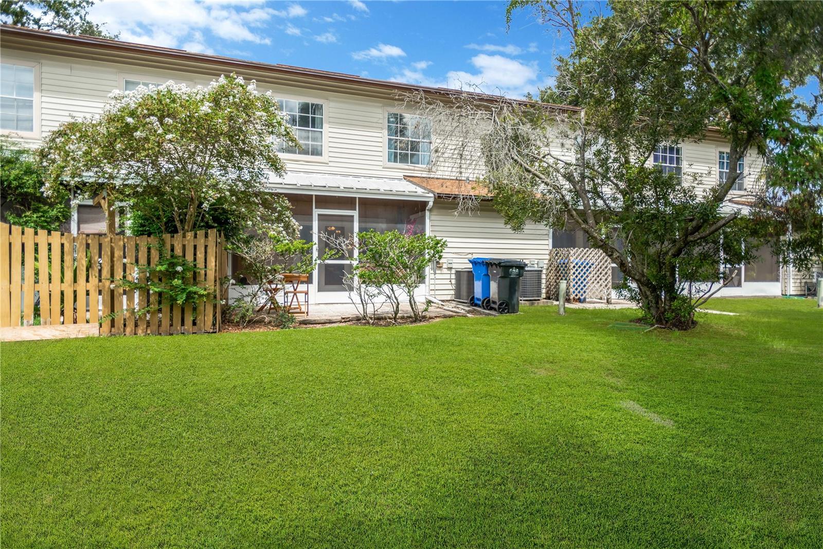 KINGSS COURT TWNHMS - Residential