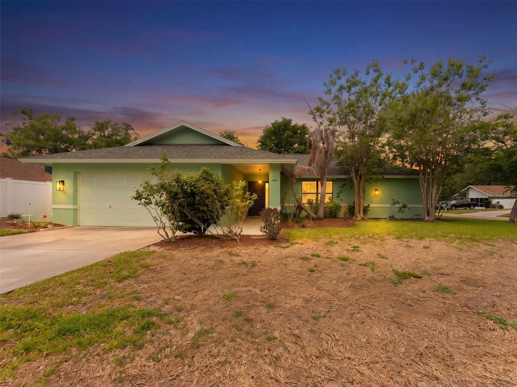 Photo of 1424 Oakwood Lane, Plant City, FL 33563 (MLS # TB8498025)