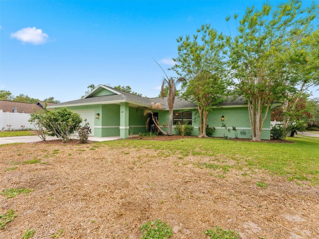 Photo of 1424 Oakwood Lane, Plant City, FL 33563 (MLS # TB8498025)