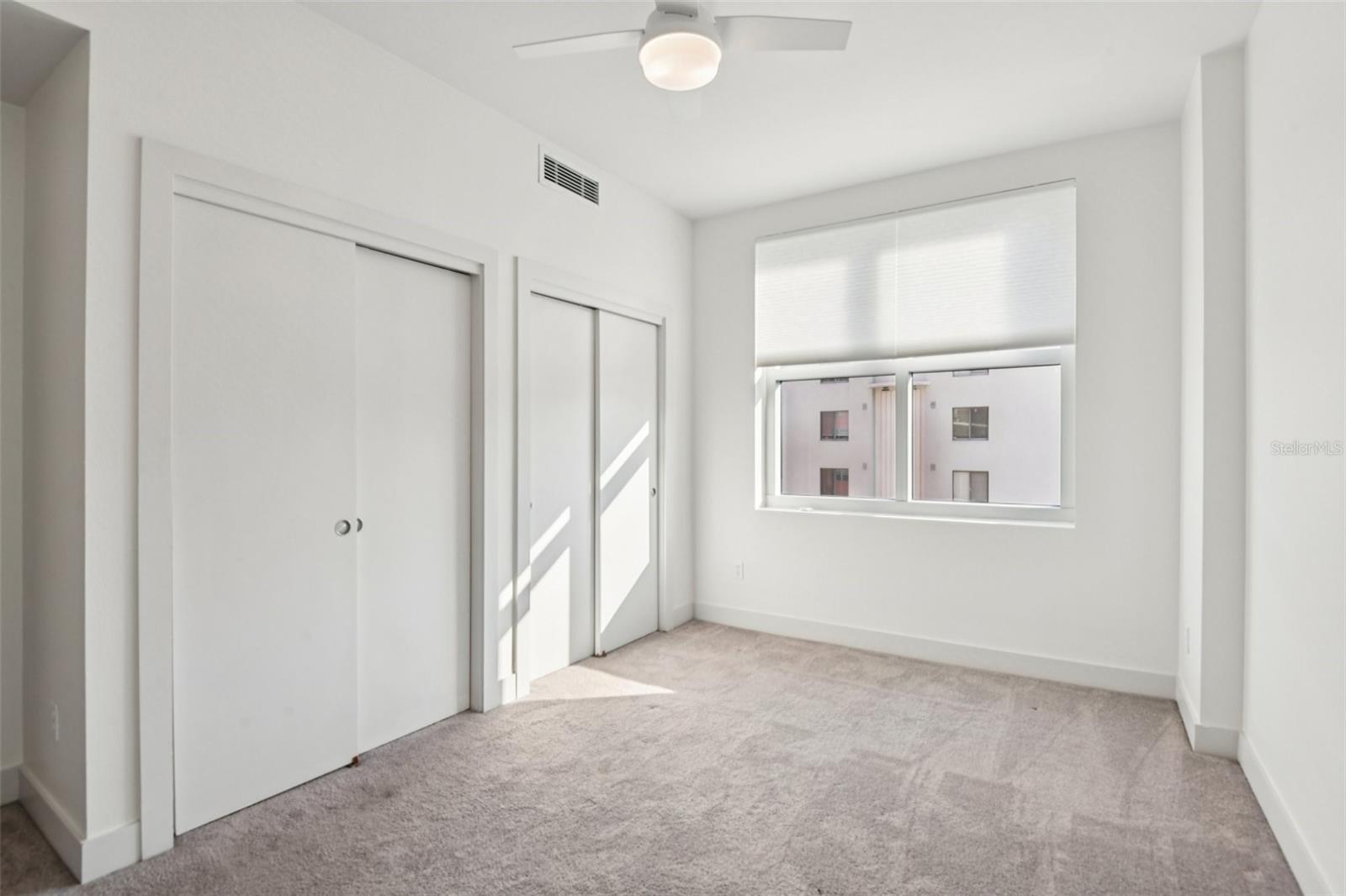 GRAND CENTRAL AT KENNEDY RESID - Residential Lease