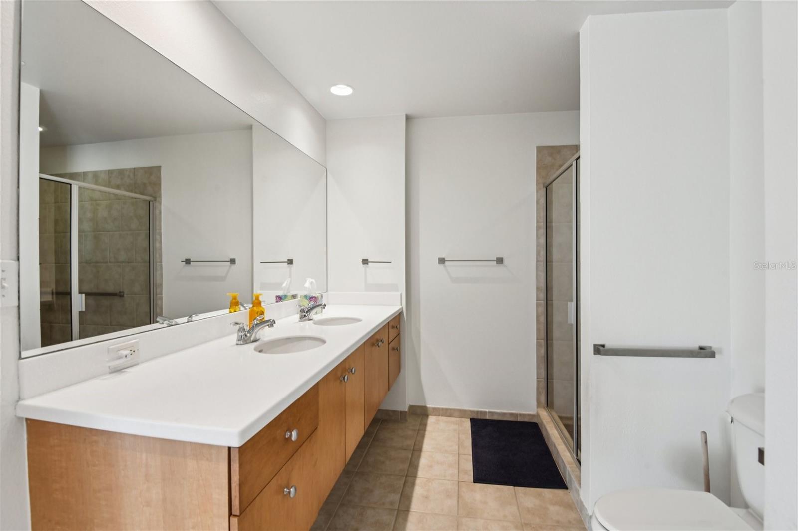 GRAND CENTRAL AT KENNEDY RESID - Residential Lease