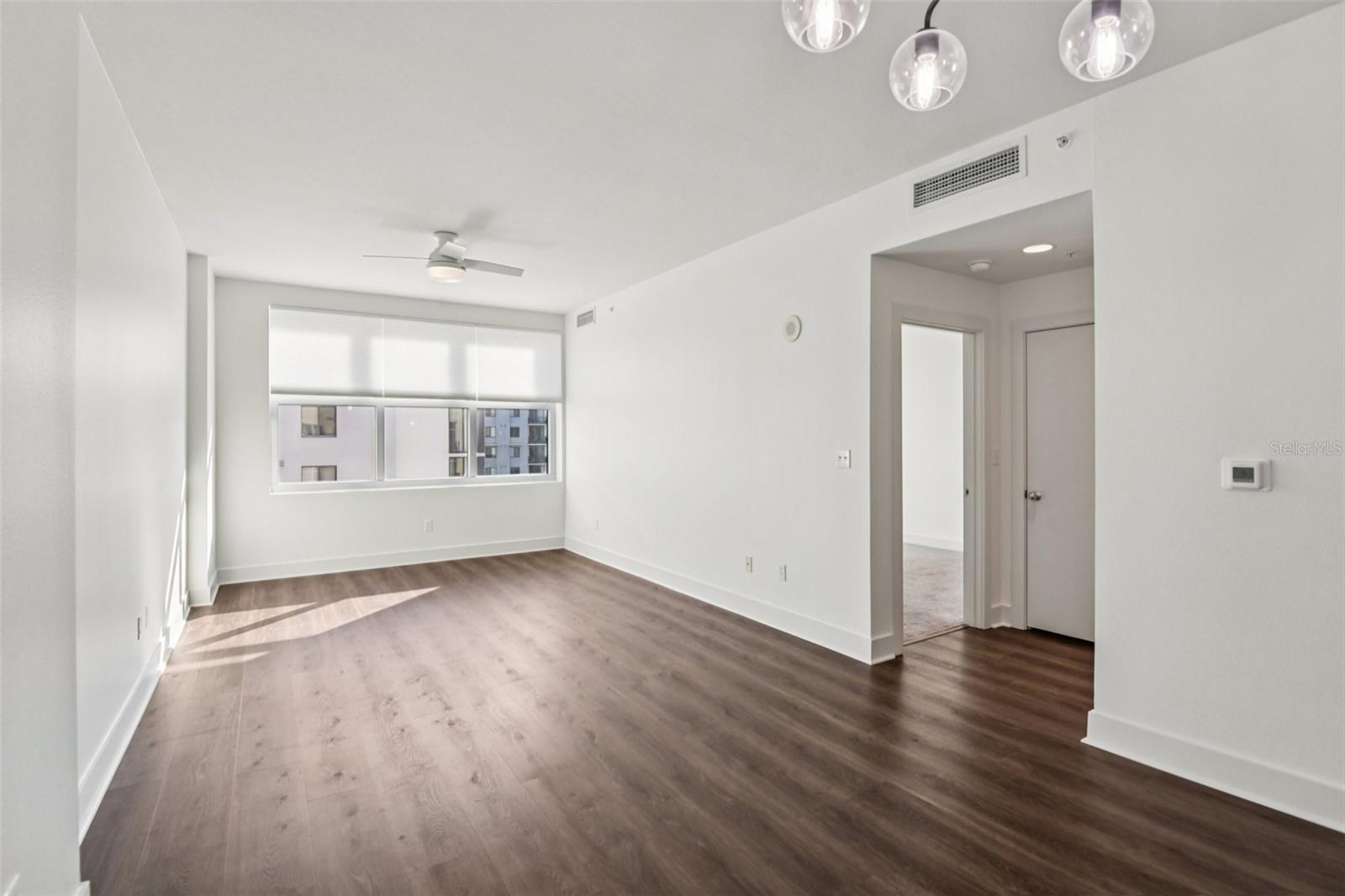 GRAND CENTRAL AT KENNEDY RESID - Residential Lease