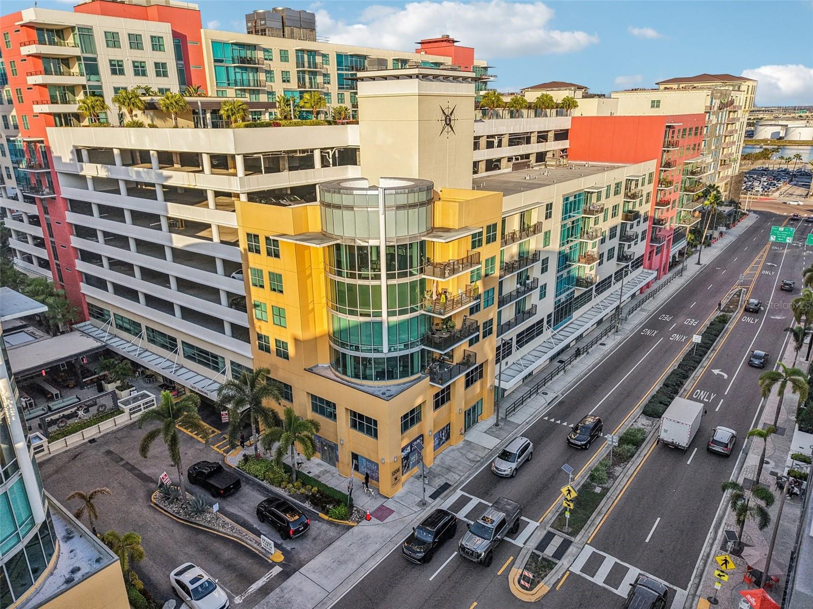 GRAND CENTRAL AT KENNEDY RESID - Residential Lease