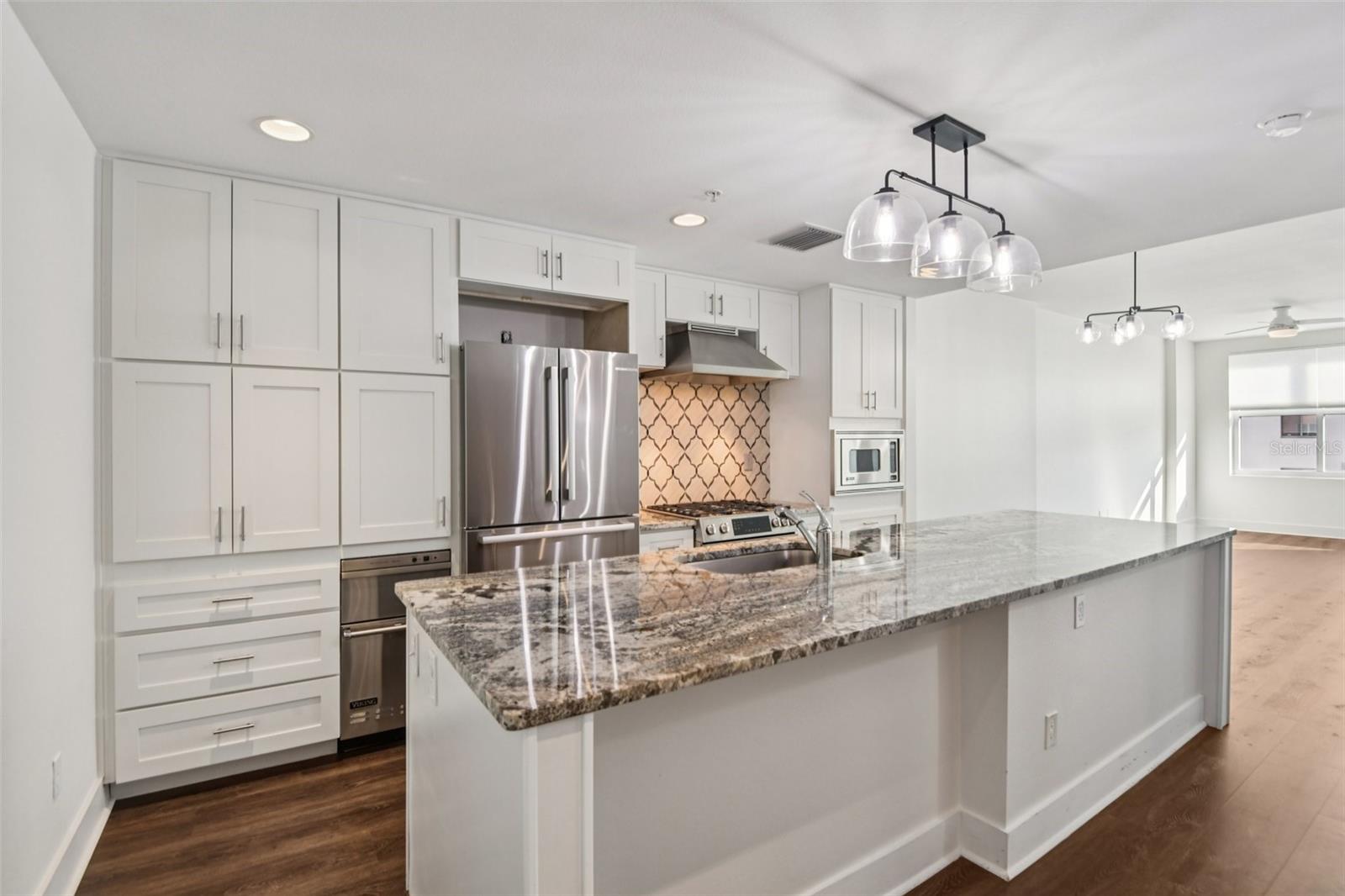 GRAND CENTRAL AT KENNEDY RESID - Residential Lease