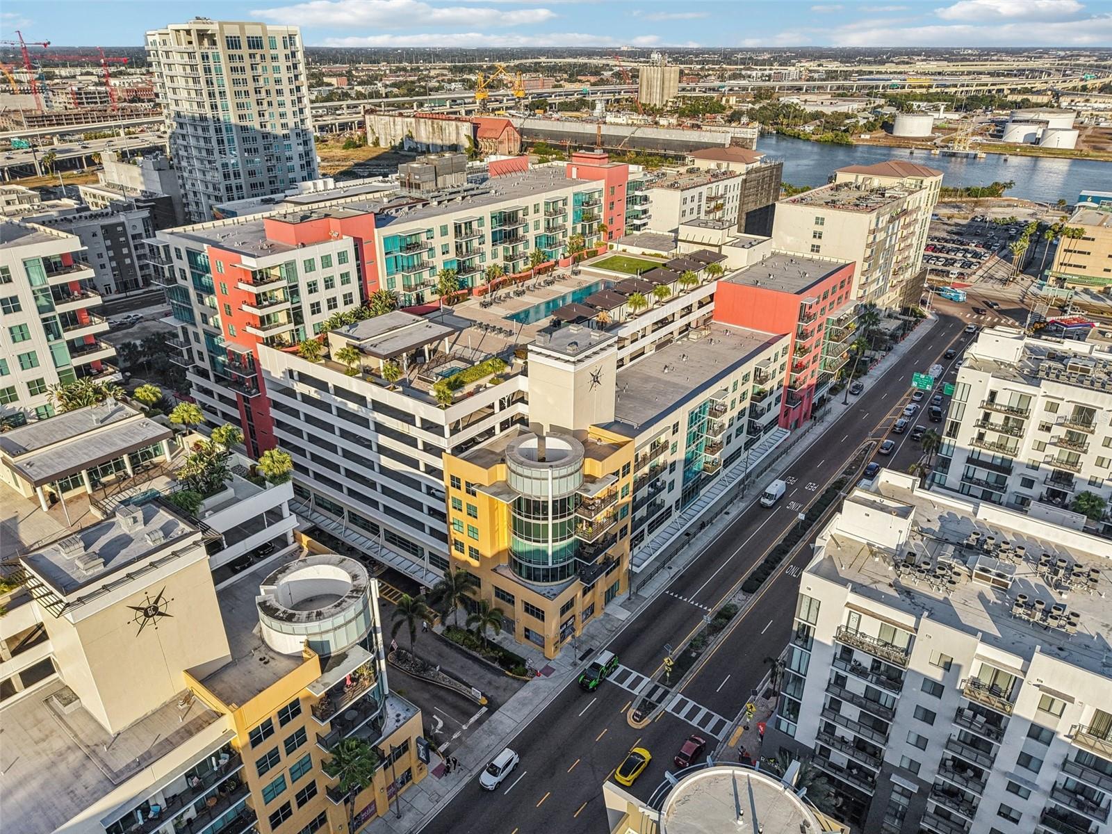 GRAND CENTRAL AT KENNEDY RESID - Residential Lease