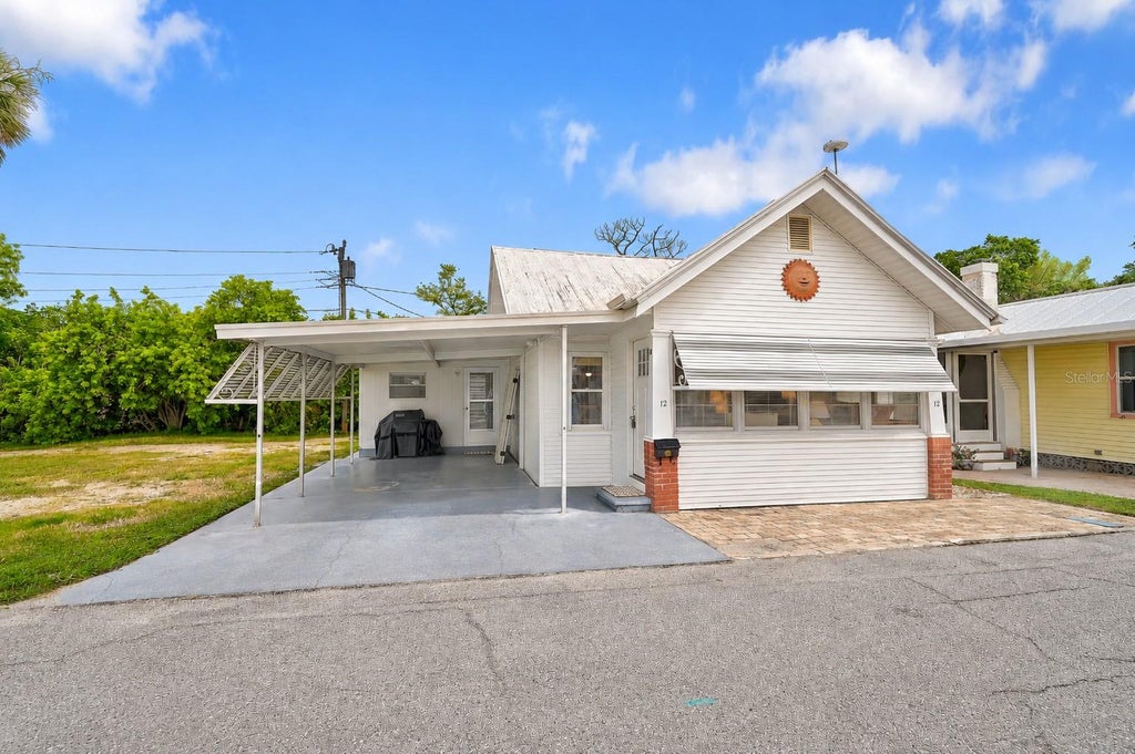 Photo of 12 Lafayette Street, Bradenton, FL 34208 (MLS # A4708541)