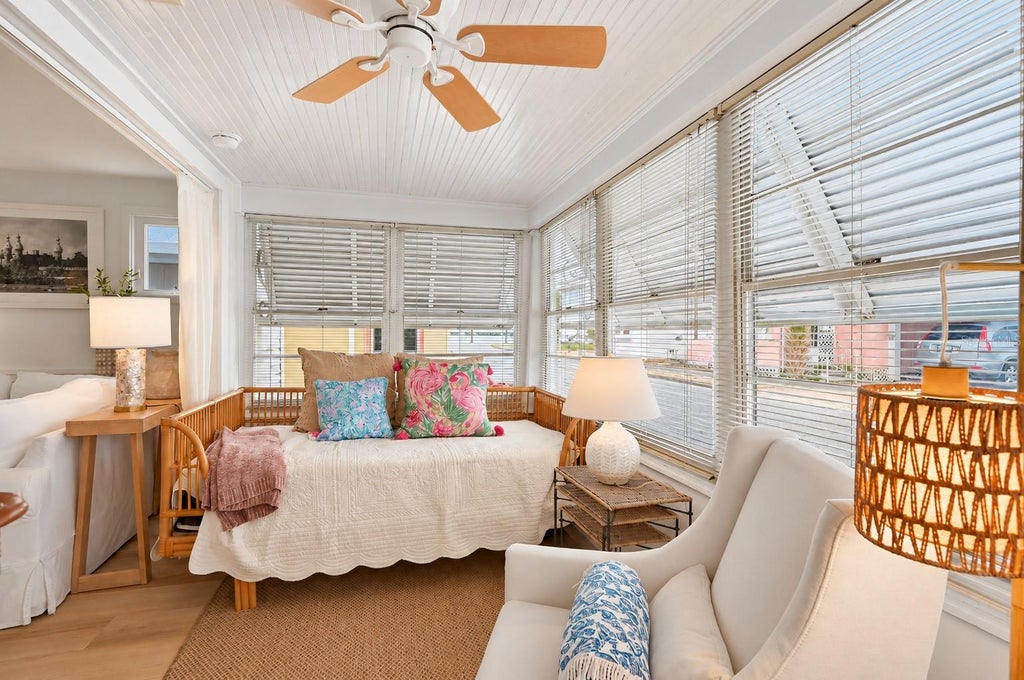 Photo of 12 Lafayette Street, Bradenton, FL 34208 (MLS # A4708541)