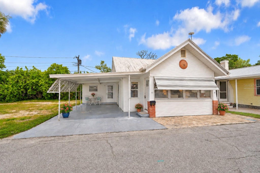 Photo of 12 Lafayette Street, Bradenton, FL 34208 (MLS # A4708541)