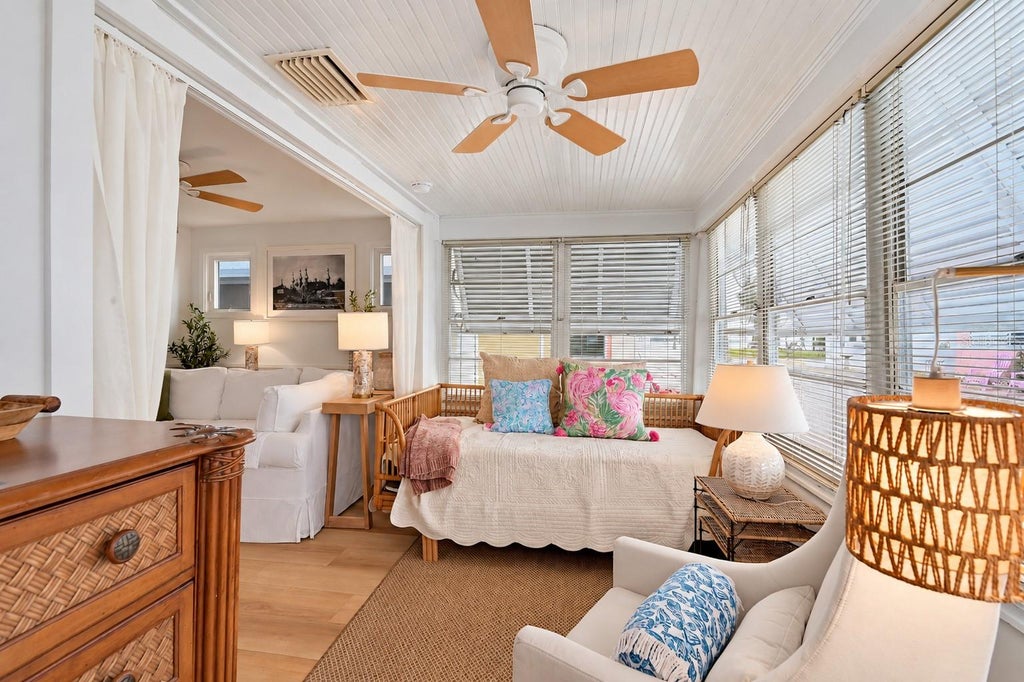 Photo of 12 Lafayette Street, Bradenton, FL 34208 (MLS # A4708541)