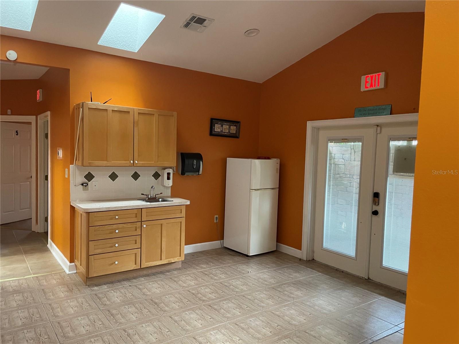 CHPP 02 CONDO - Commercial Lease