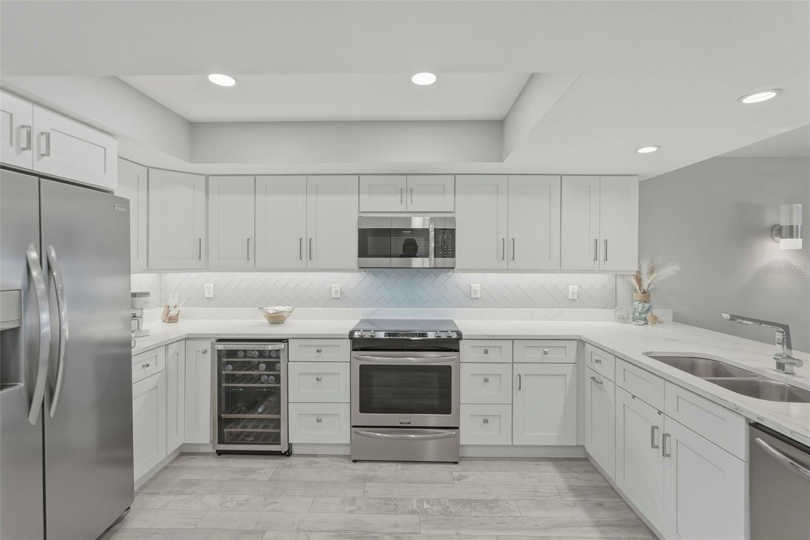 HARBOR WATCH ON TIERRA VERDE - Residential