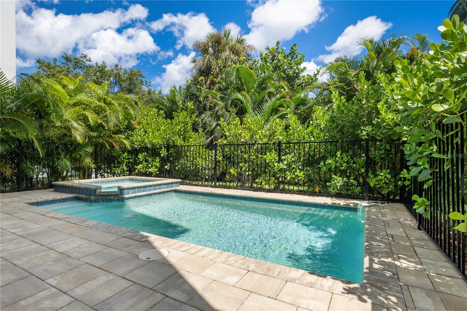 950 W OLYMPIA AVENUE