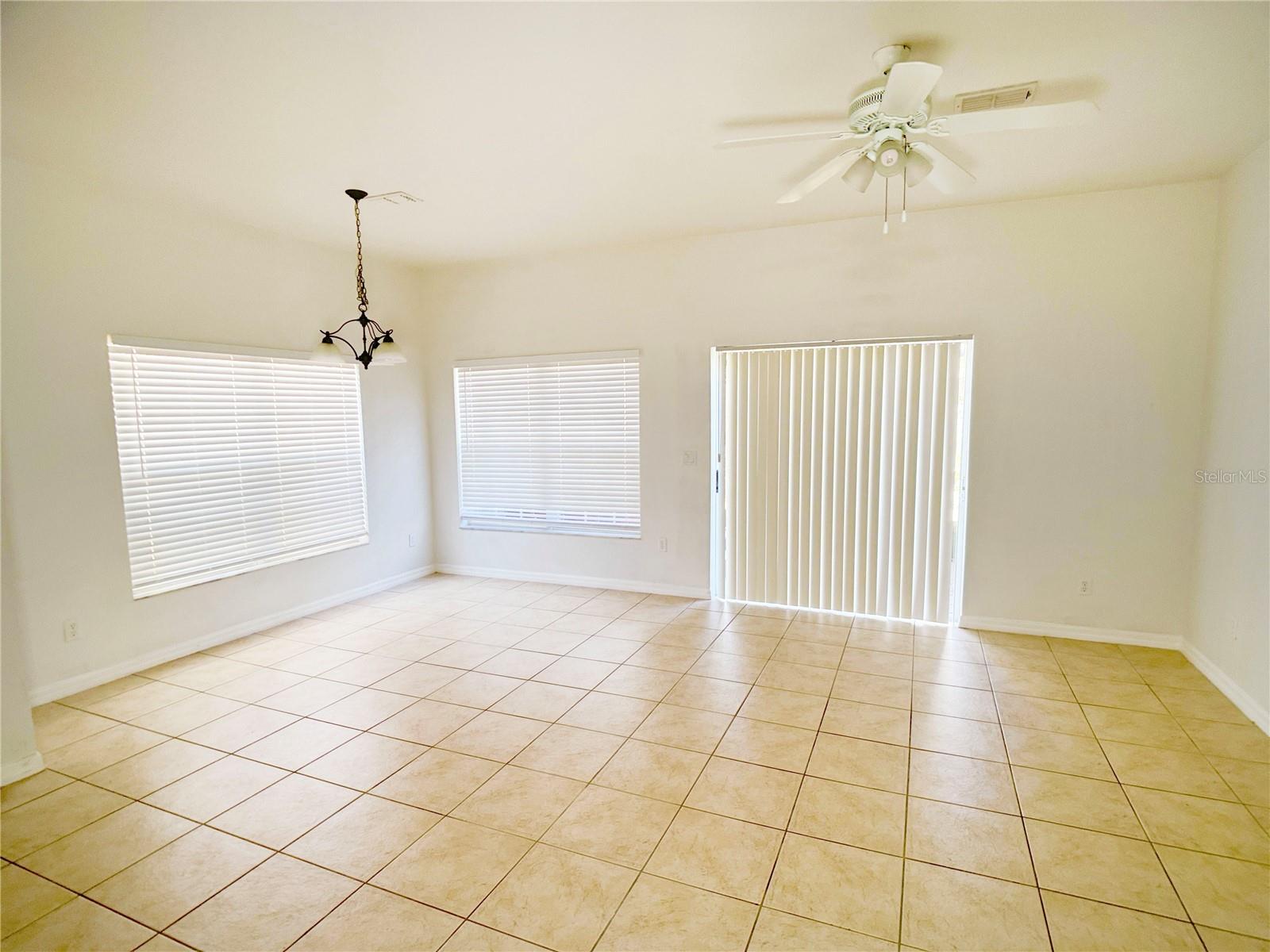 2374 CARAVELLE CIRCLE