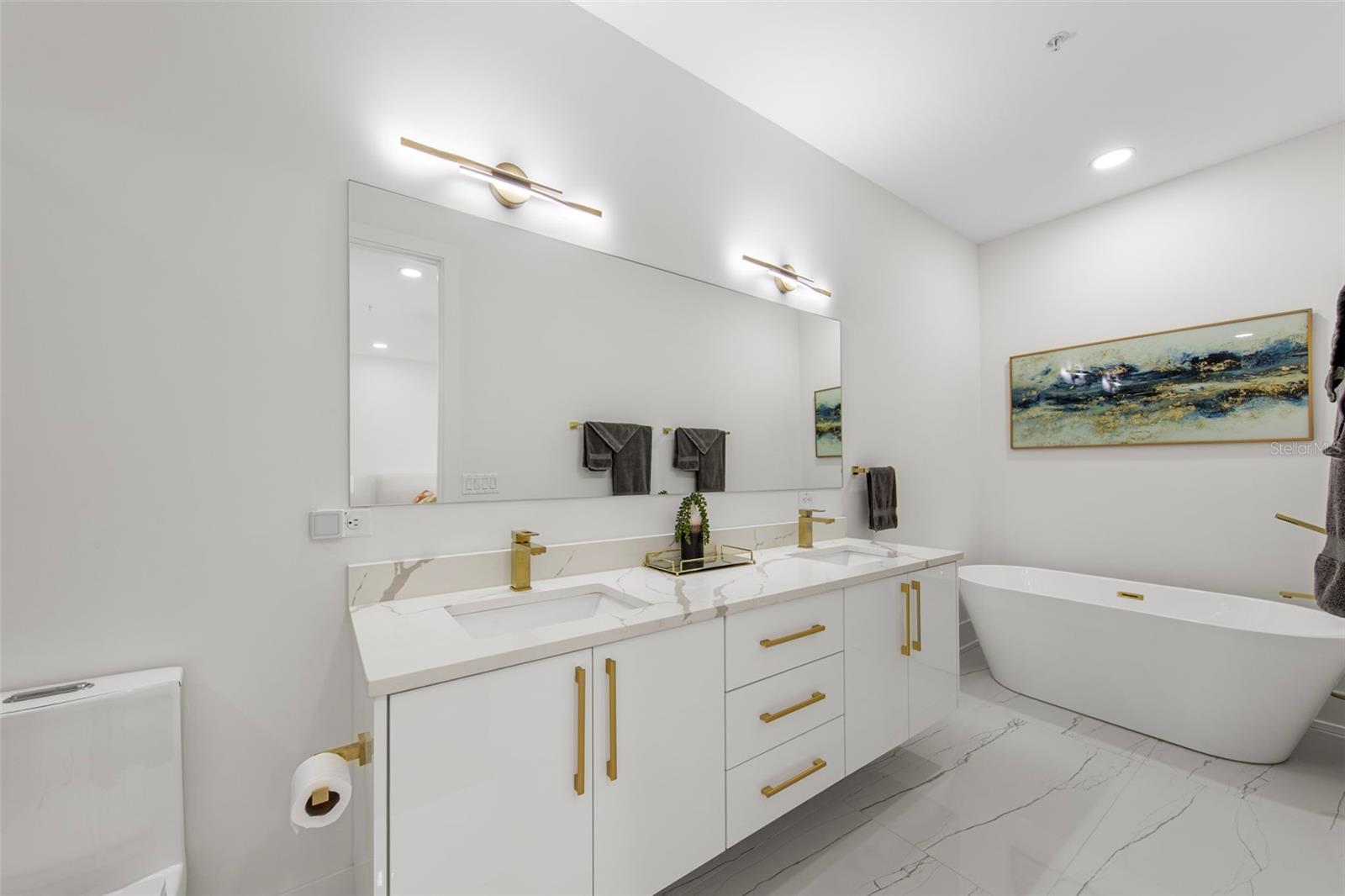 SCHOOL AVE TWNHMS - Residential