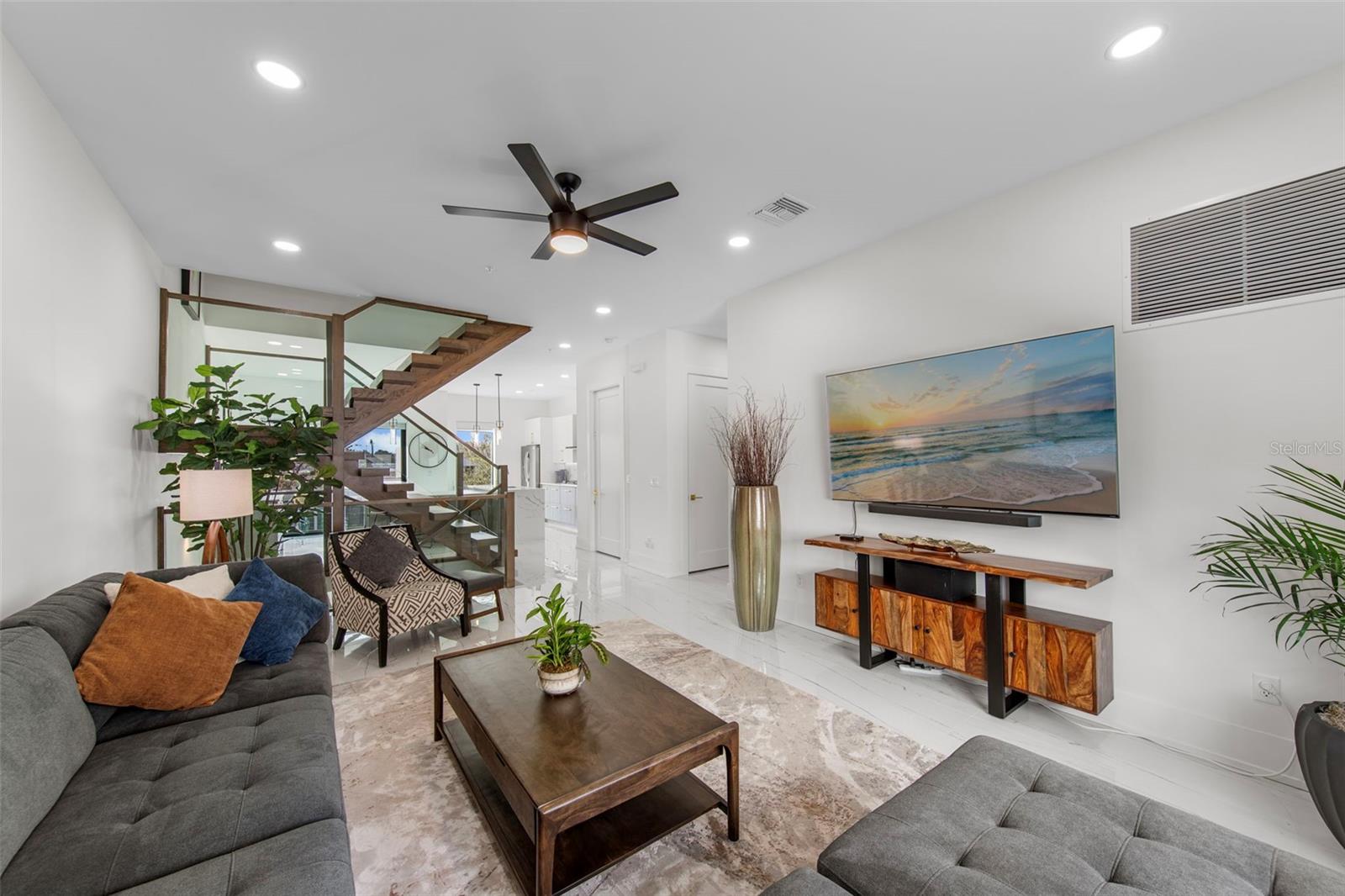 SCHOOL AVE TWNHMS - Residential