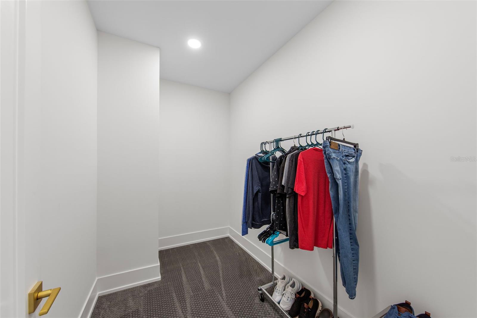 SCHOOL AVE TWNHMS - Residential