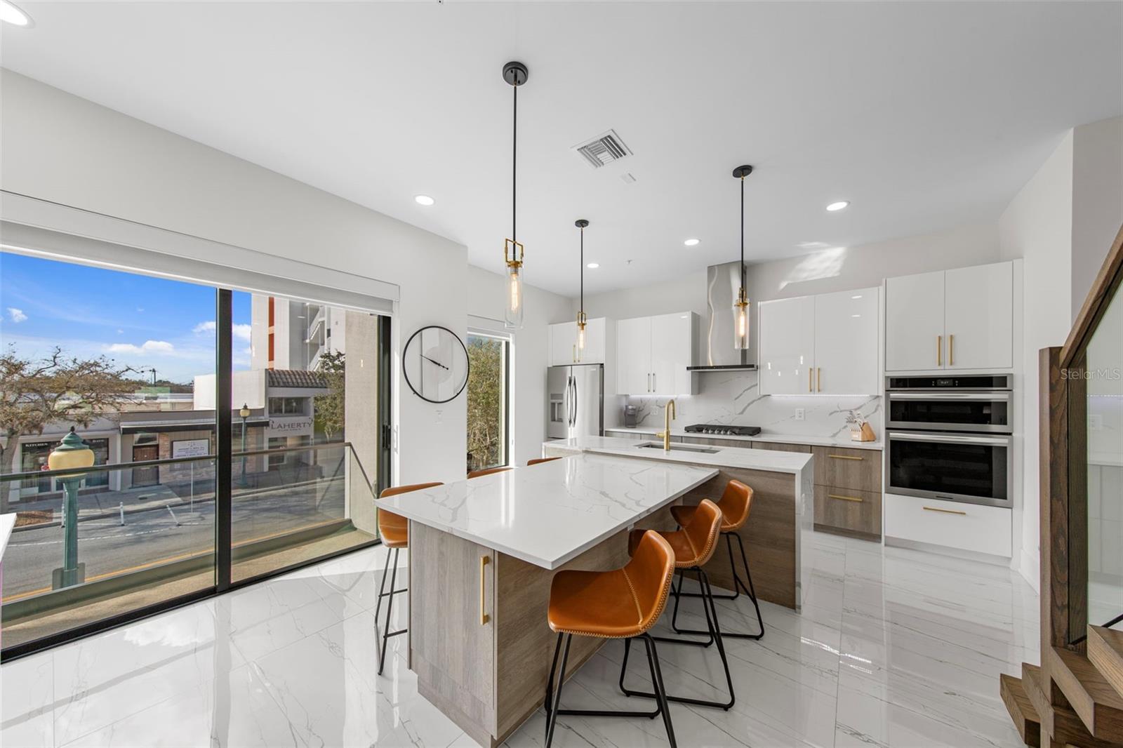 SCHOOL AVE TWNHMS - Residential