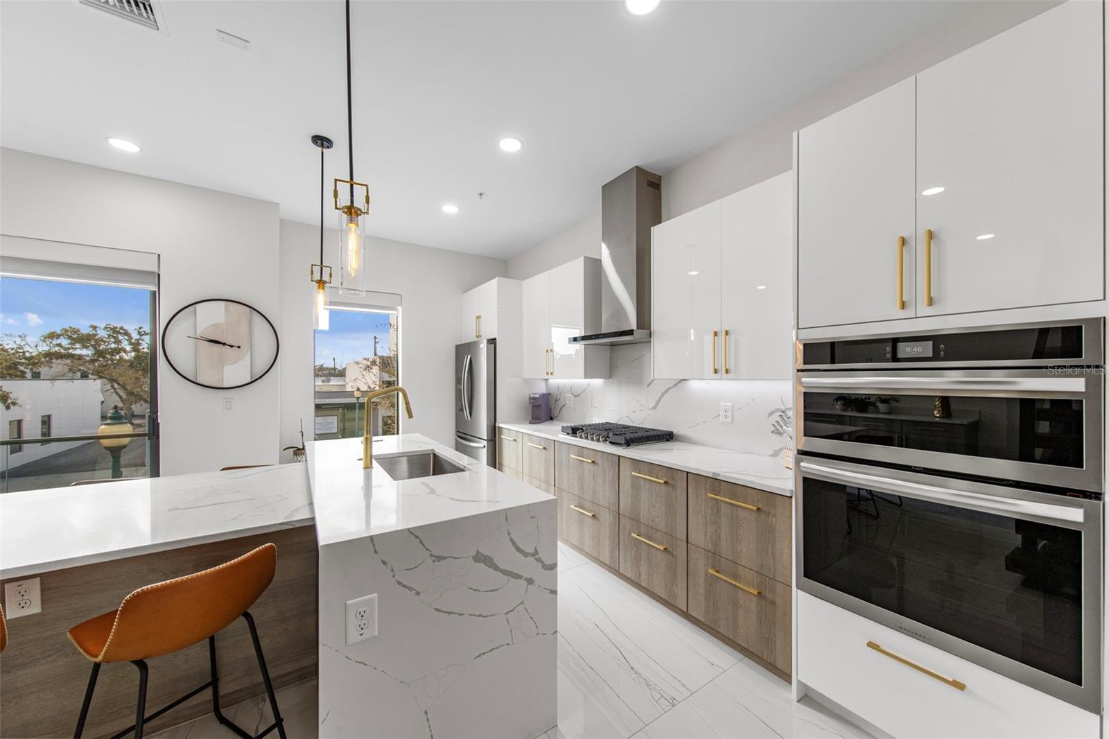 SCHOOL AVE TWNHMS - Residential