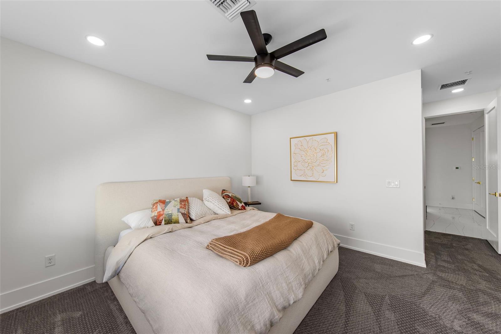 SCHOOL AVE TWNHMS - Residential