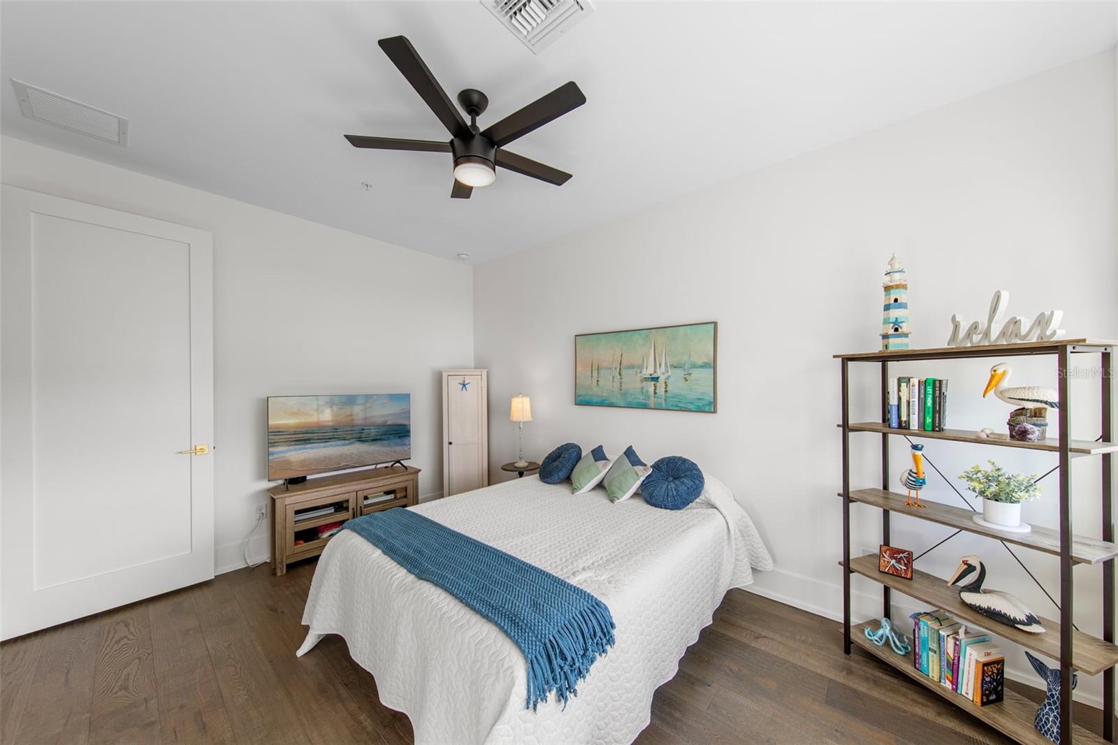 SCHOOL AVE TWNHMS - Residential