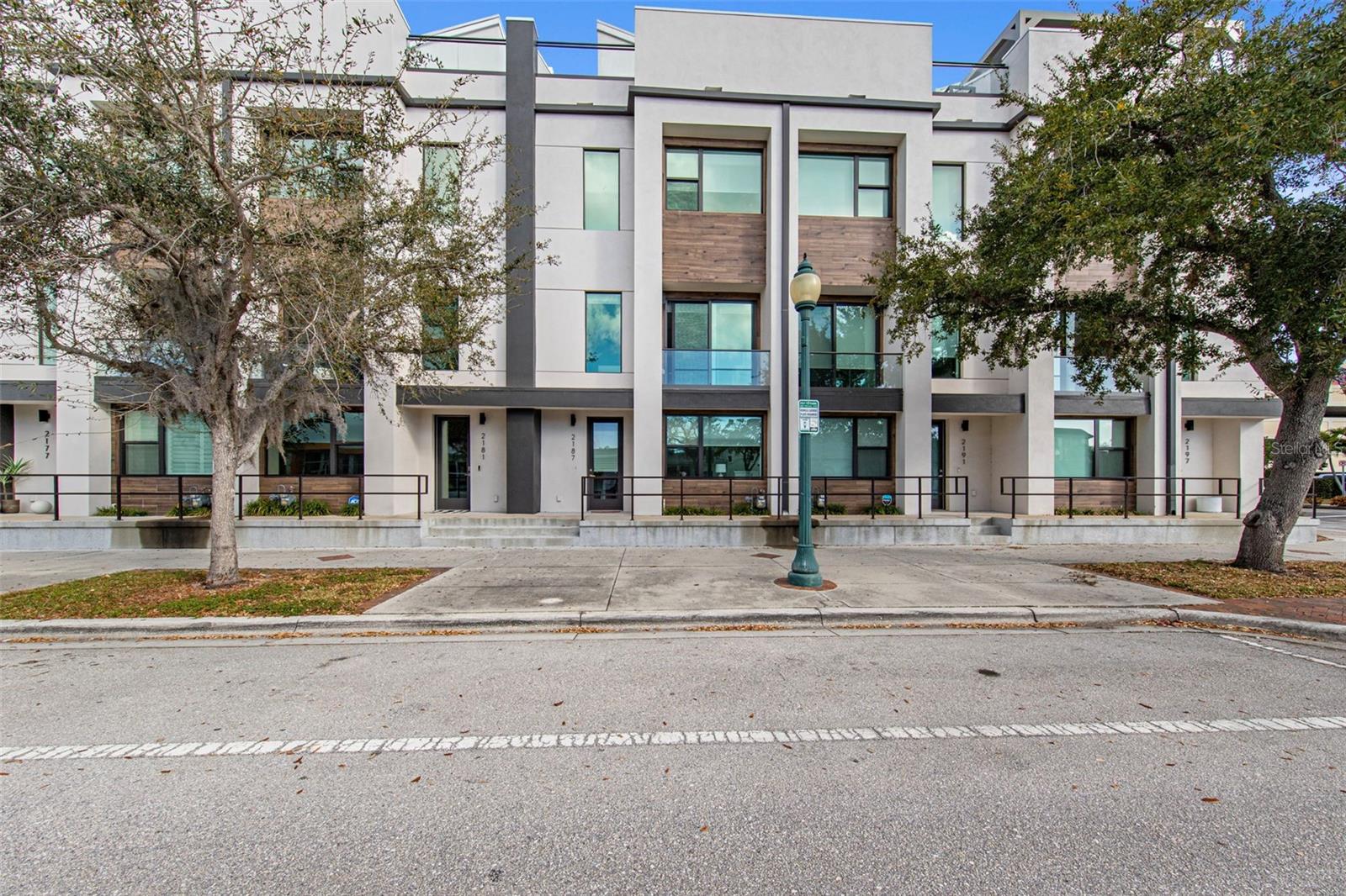 SCHOOL AVE TWNHMS - Residential