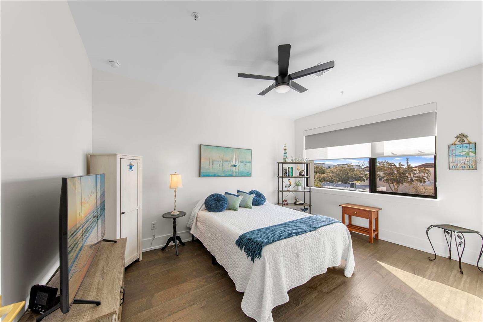 SCHOOL AVE TWNHMS - Residential