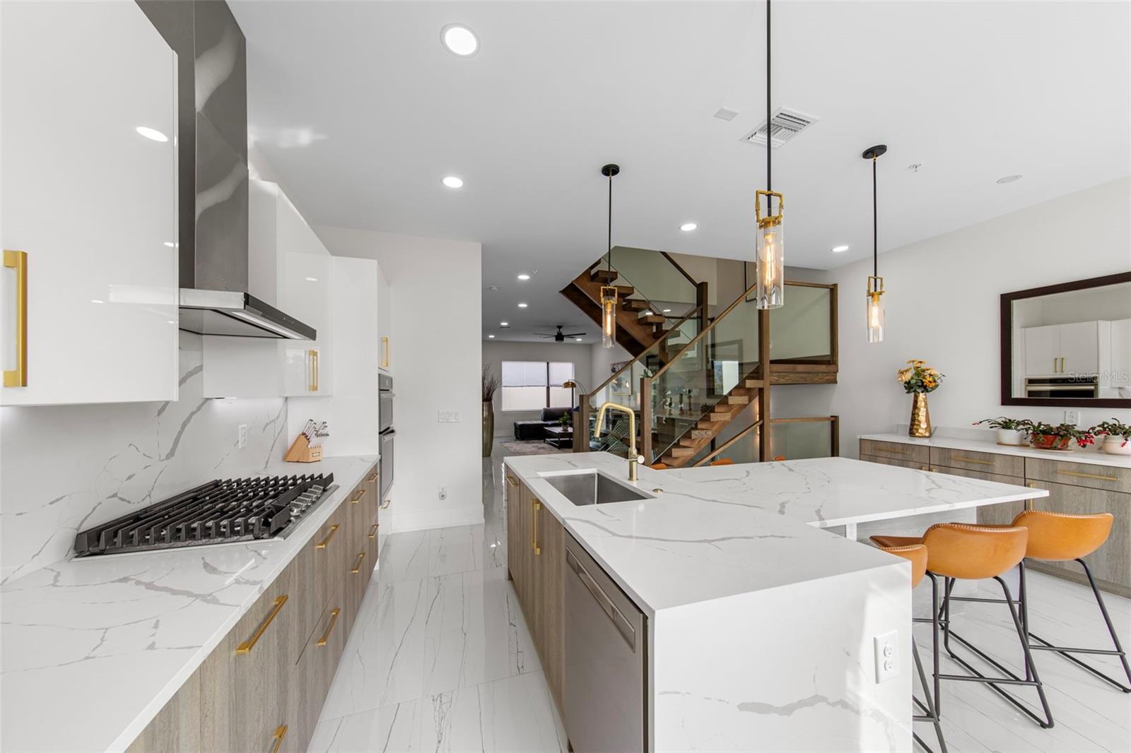 SCHOOL AVE TWNHMS - Residential