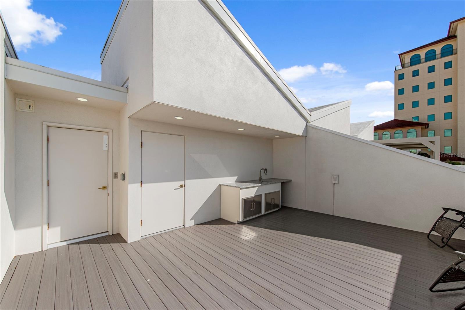 SCHOOL AVE TWNHMS - Residential