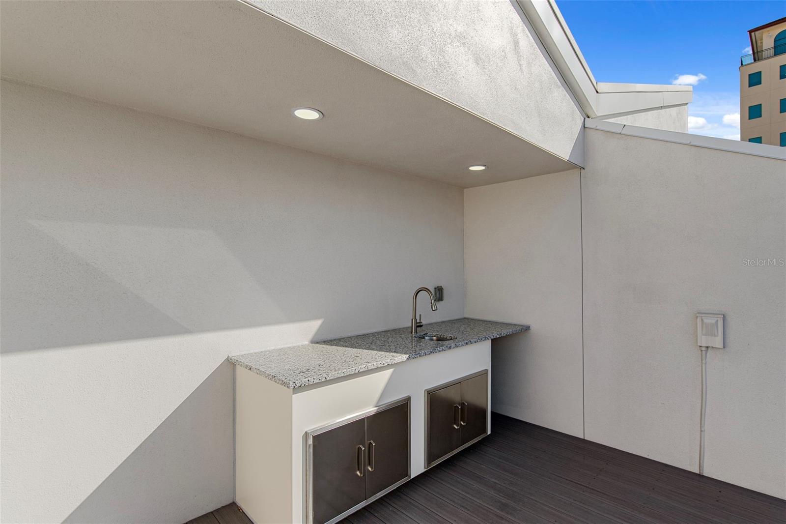 SCHOOL AVE TWNHMS - Residential