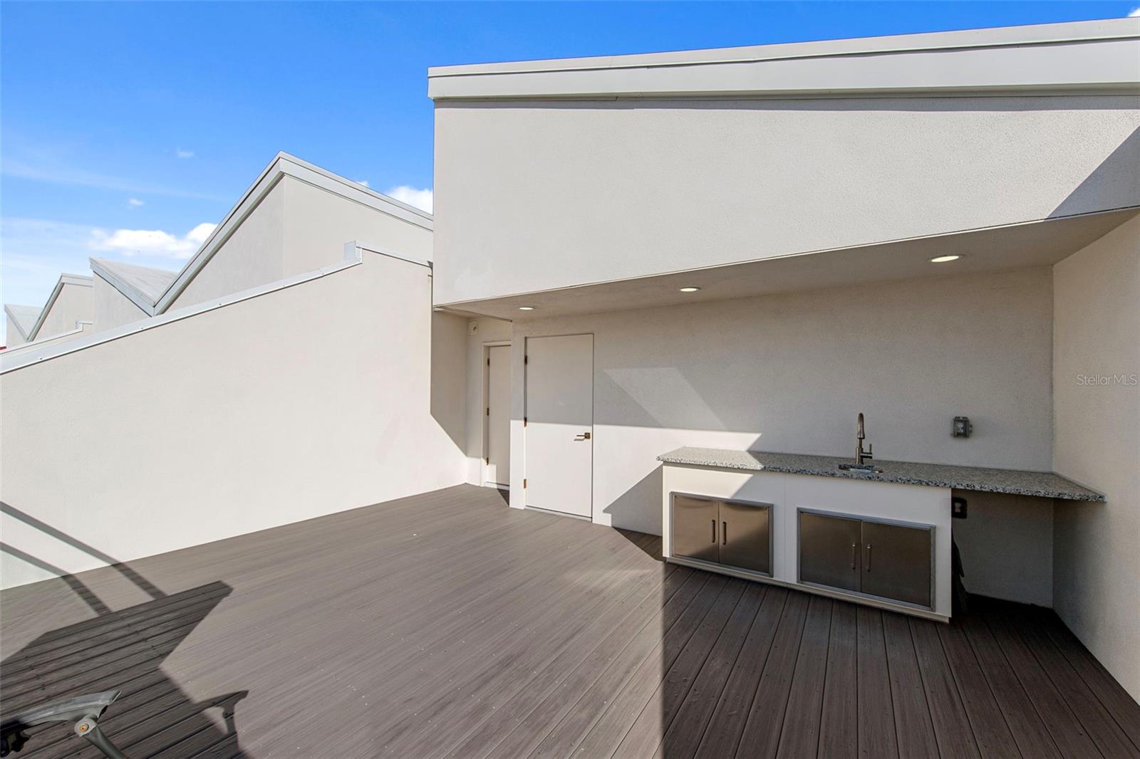 SCHOOL AVE TWNHMS - Residential