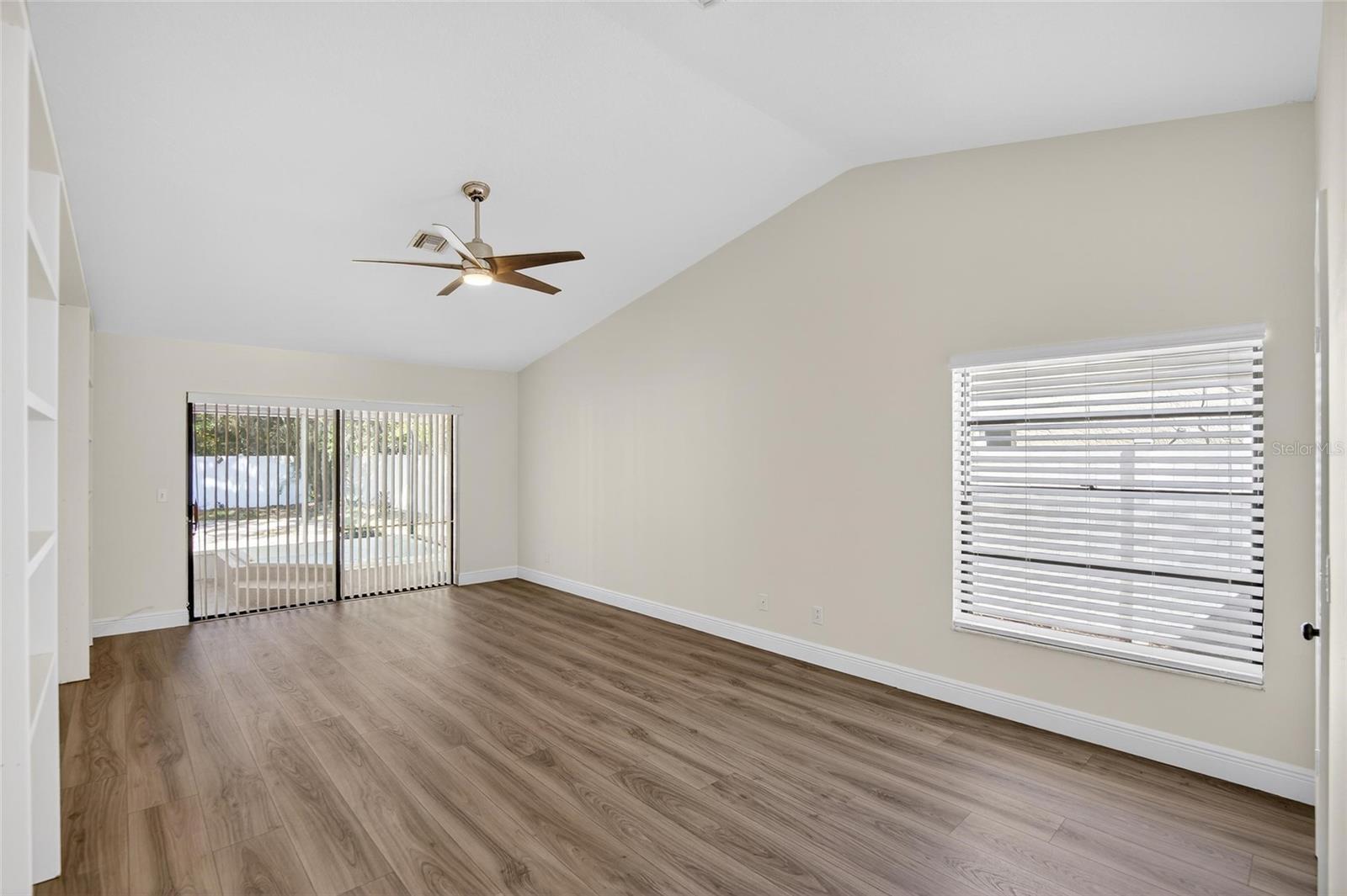 BLOOMINGDALE OAKS - Residential