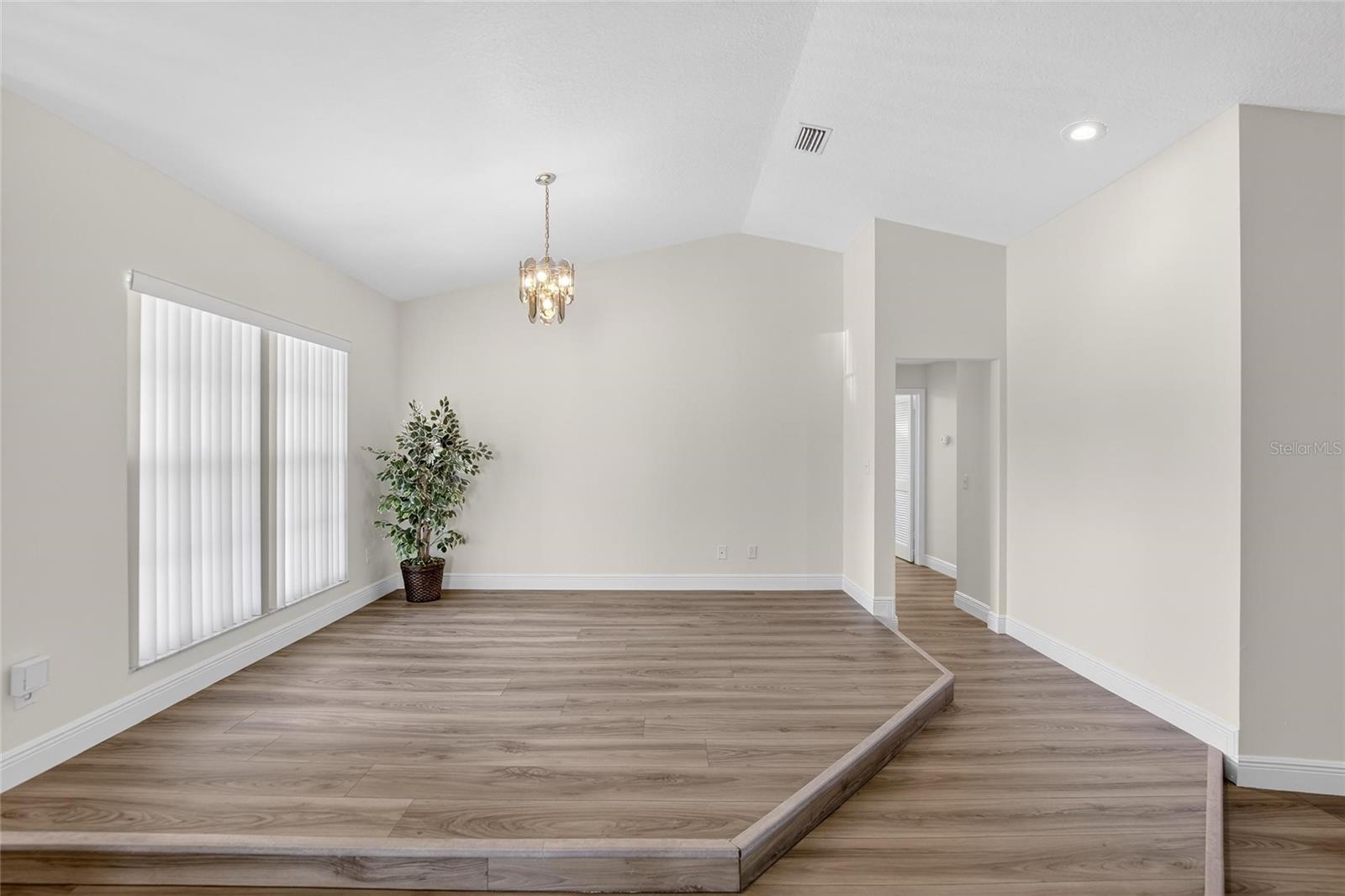 BLOOMINGDALE OAKS - Residential