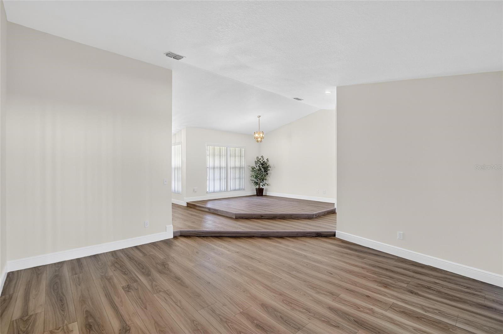 BLOOMINGDALE OAKS - Residential