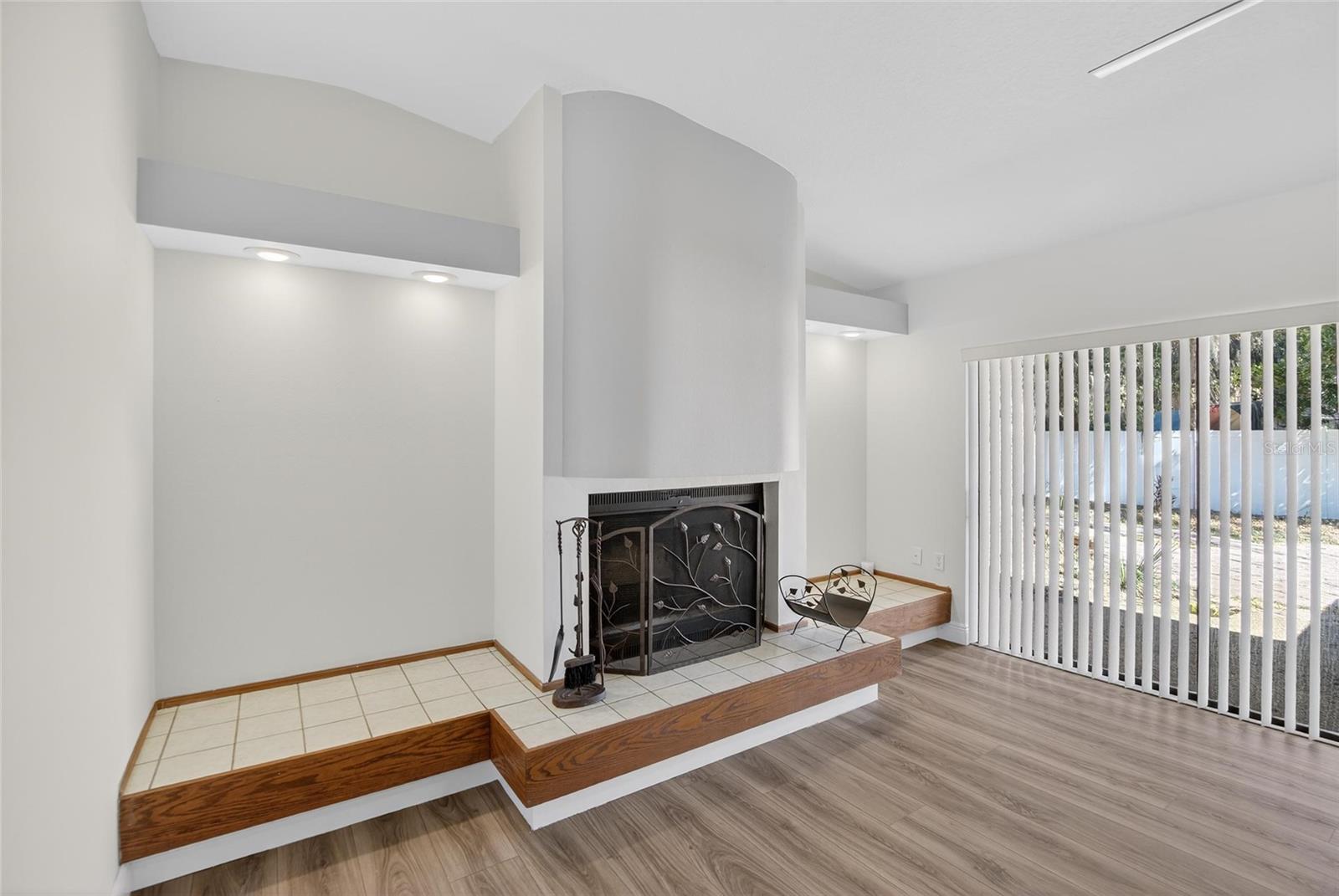 BLOOMINGDALE OAKS - Residential