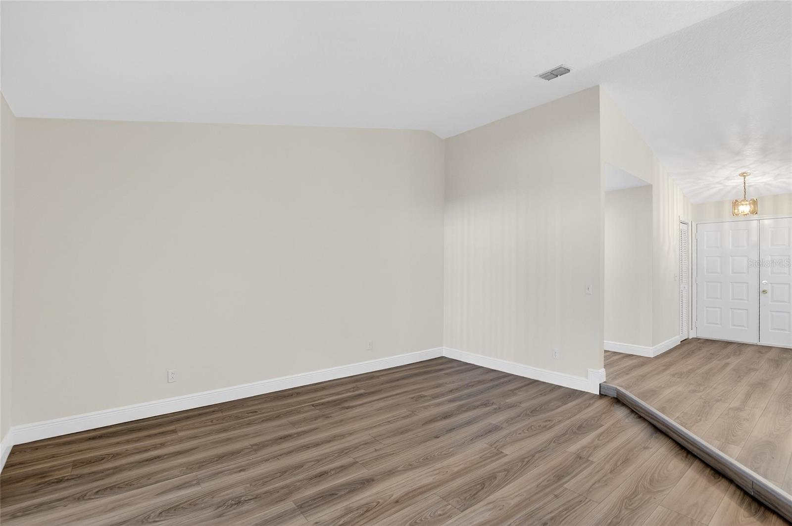 BLOOMINGDALE OAKS - Residential