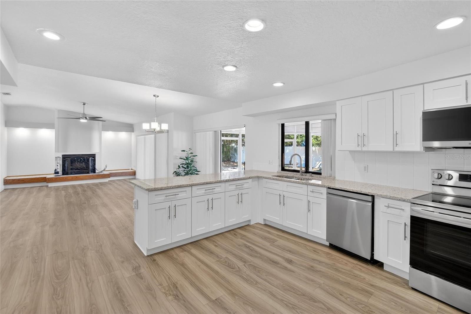 BLOOMINGDALE OAKS - Residential